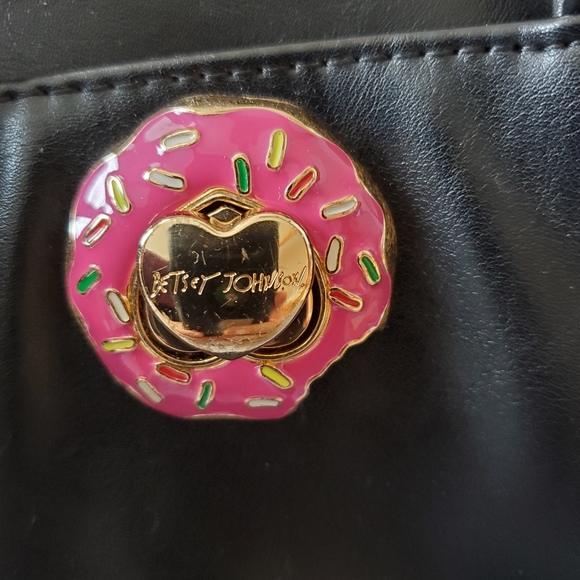 Betsey Johnson black tote with donut shape metal closure - Picture 4 of 15